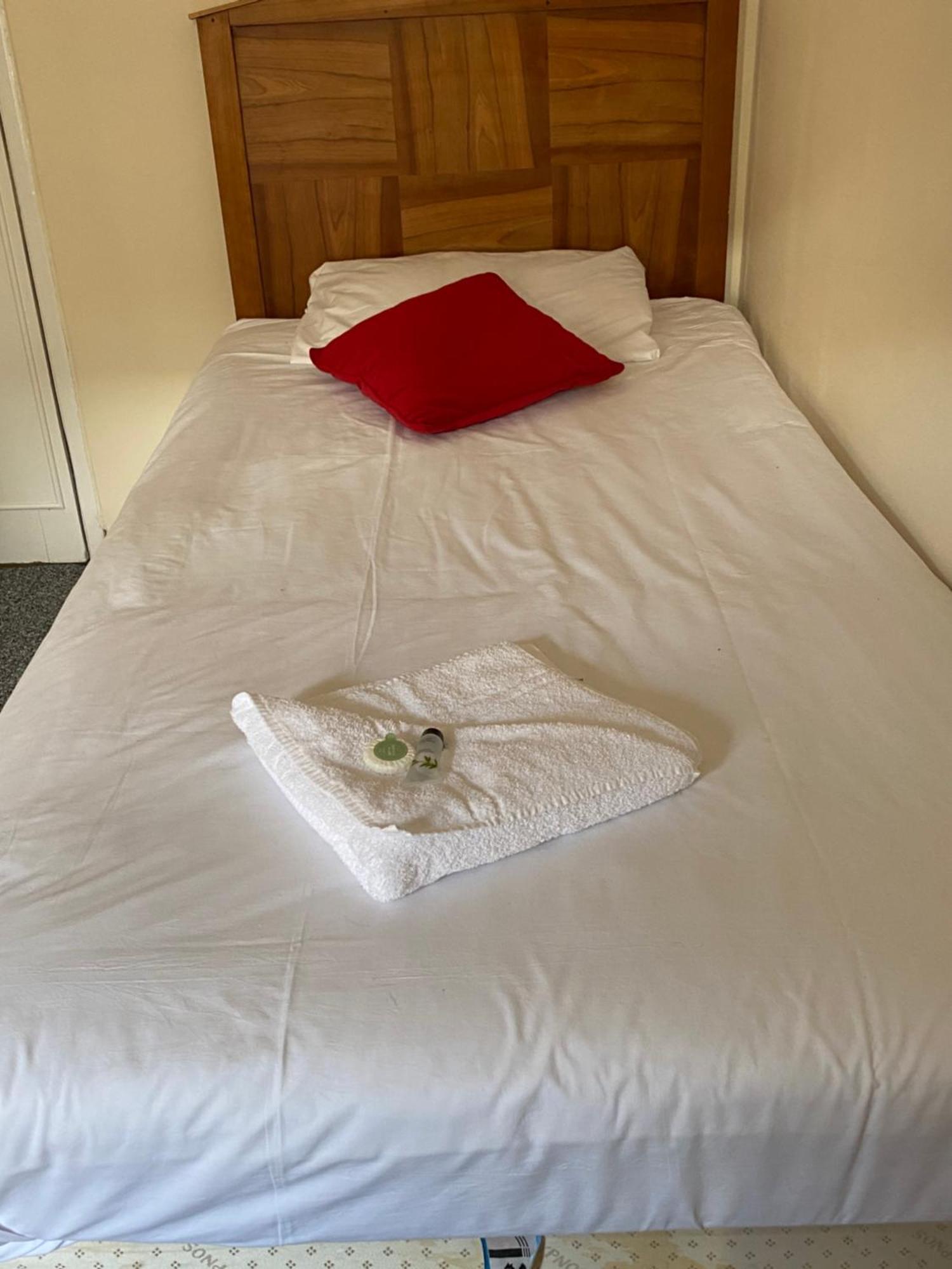 Sterling Lodge Hotel Истборн Екстериор снимка