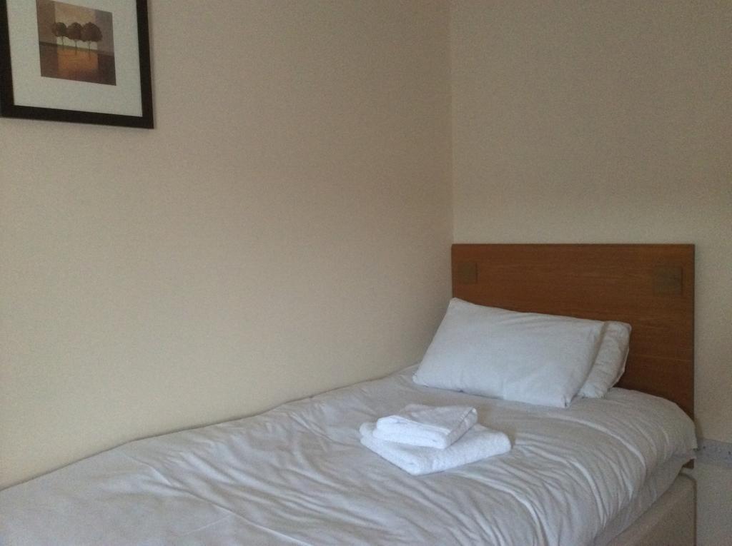 Sterling Lodge Hotel Истборн Стая снимка