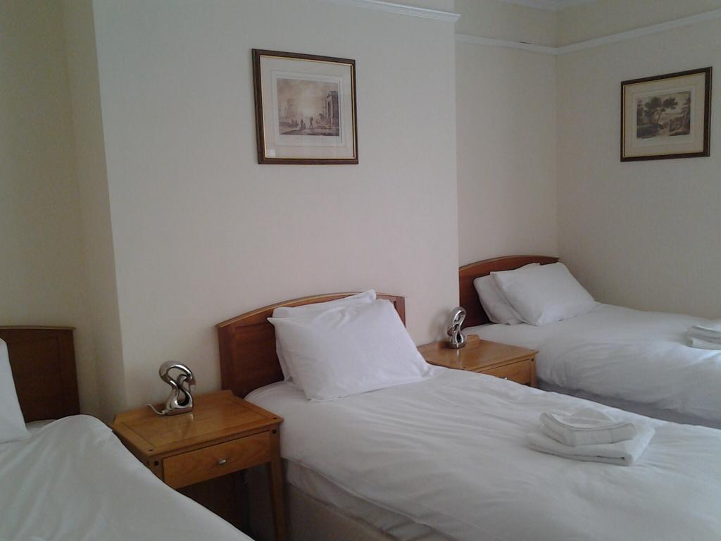 Sterling Lodge Hotel Истборн Стая снимка